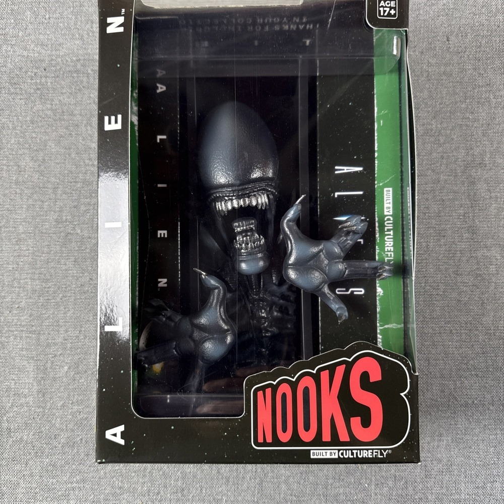 CULTUREFLY CULTURE FLY BOOKS ALIEN ALIENS VINYL BOOK NOOK XENOMORPH FIGURE NEW‎
